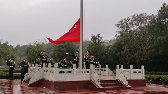 说明: C:\Users\Administrator\Desktop\0638太阳集团官网举行升国旗仪式\0638太阳集团官网举行升国旗仪式\06c8a967751fb4da50adaac1e8e2a01.jpg