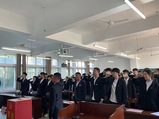 说明: C:\Users\Administrator\Desktop\0638太阳集团官网召开第六次学生代表大会2022.10.13\0638太阳集团官网召开第六次学生代表大会2022.10.13\4.jpg