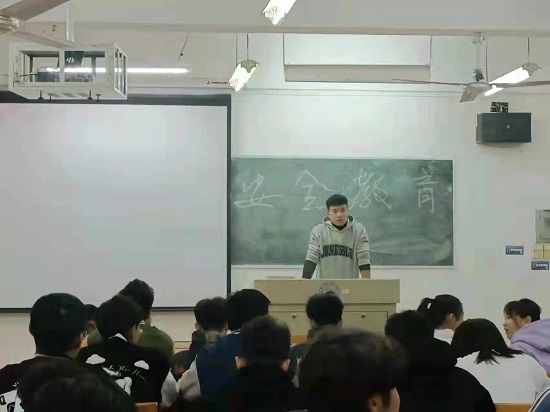 说明: C:\Users\Administrator\Desktop\0638太阳集团官网召开期末安全教育主题班会2021.12.27\0638太阳集团官网召开期末安全教育主题班会2021.12.27\1.jpg