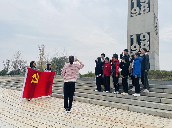 说明: C:\Users\Administrator\Desktop\0638太阳集团官网学生党支部到九江抗洪广场开展党史学习教育\0638太阳集团官网学生党支部到九江抗洪广场开展党史学习教育\780aa3956db4caca0ba9e1ec0e59243.jpg