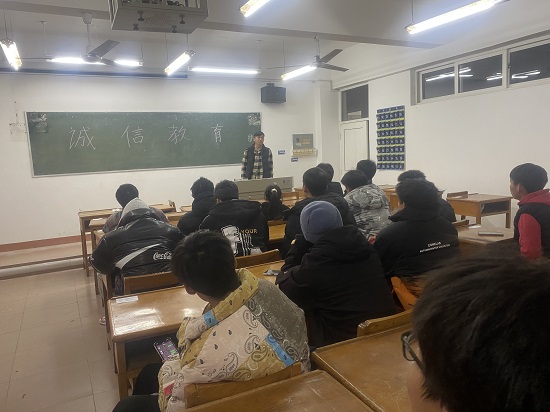 说明: C:\Users\Administrator\Desktop\0638太阳集团官网召开诚信教育主题班会2021.12.19\0638太阳集团官网召开诚信教育主题班会2021.12.19\1.jpg