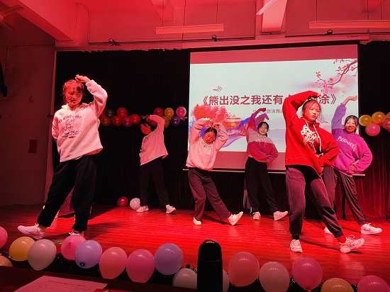 说明: C:\Users\Administrator\Desktop\0638太阳集团官网举办2021年迎新文艺表演大赛2021.12.15\0638太阳集团官网举办2021年迎新文艺表演大赛2021.12.15\4.jpg