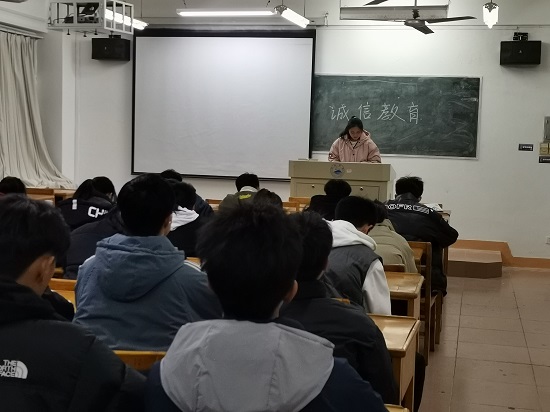 说明: C:\Users\Administrator\Desktop\0638太阳集团官网召开诚信教育主题班会2021.12.19\0638太阳集团官网召开诚信教育主题班会2021.12.19\3.jpg