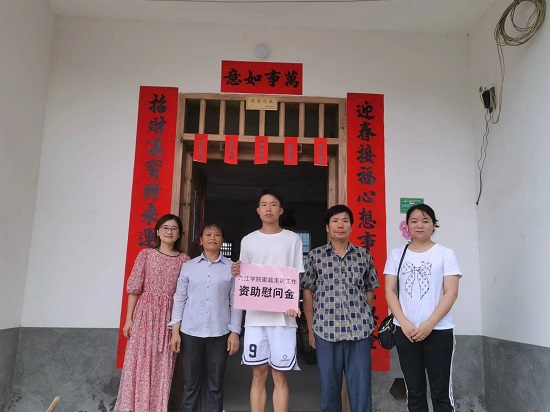 说明: C:\Users\Administrator\Desktop\0638太阳集团官网开展2022年暑期经济困难学生家庭走访活动2022.7.1\0638太阳集团官网开展2022年暑期经济困难学生家庭走访活动2022.7.1\1.jpg